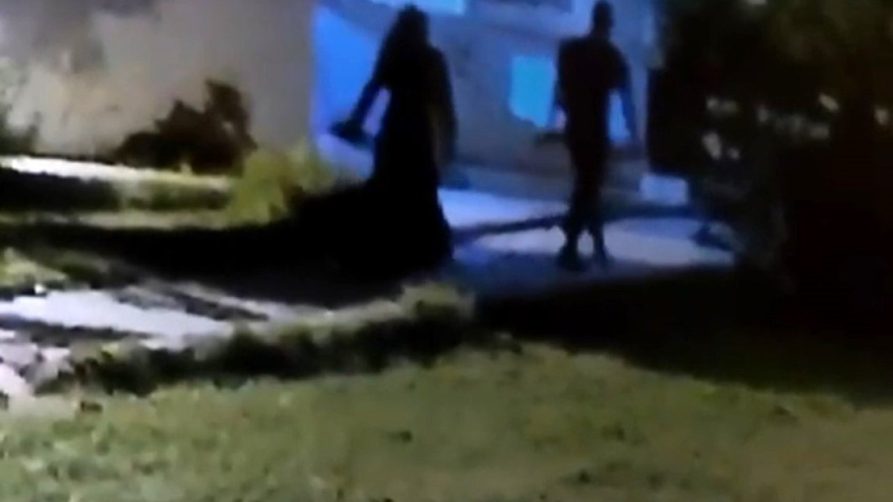 Eski eşi tarafından eşarbıyla boğularak öldürülen kadının son anları güvenlik kamerasına yansıdı