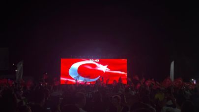 Antalyalılar EuroBasket final heyecanını dev ekranda izledi!
