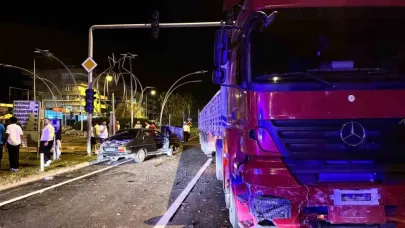 Antalya’da tırla otomobil çarpıştı: 1 ağır yaralı