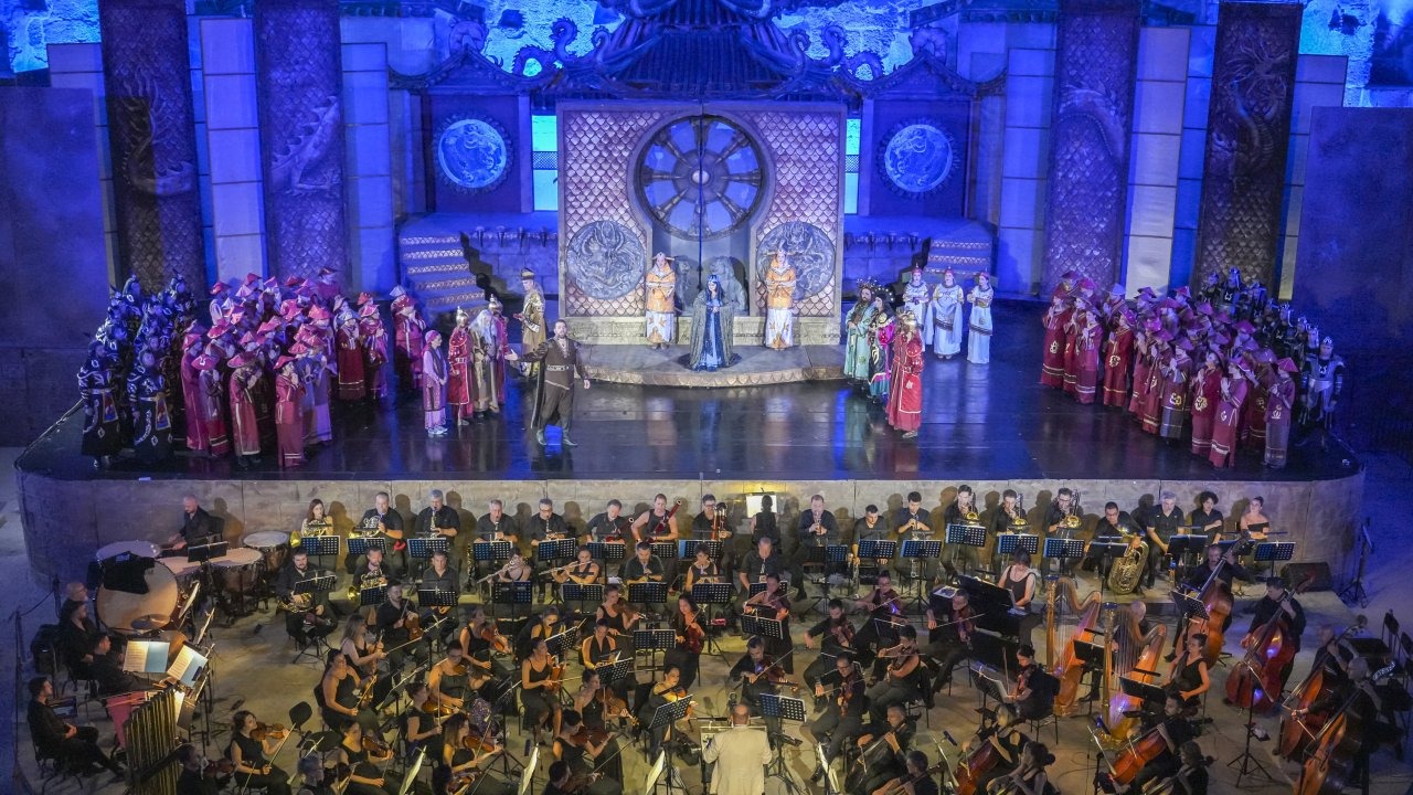 Aspendos Festivali'ne görkemli açılış
