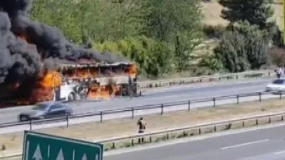Otoyolda yolcu otobüsü alev alev yandı