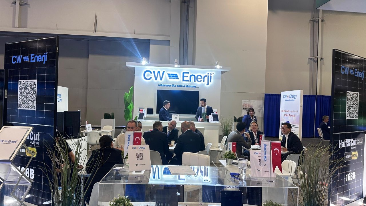 İnovatif güneş enerjisi ürünlerini ABD'de tanıttı