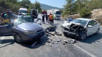 Otomobiller çarpıştı: 8 yaralı
