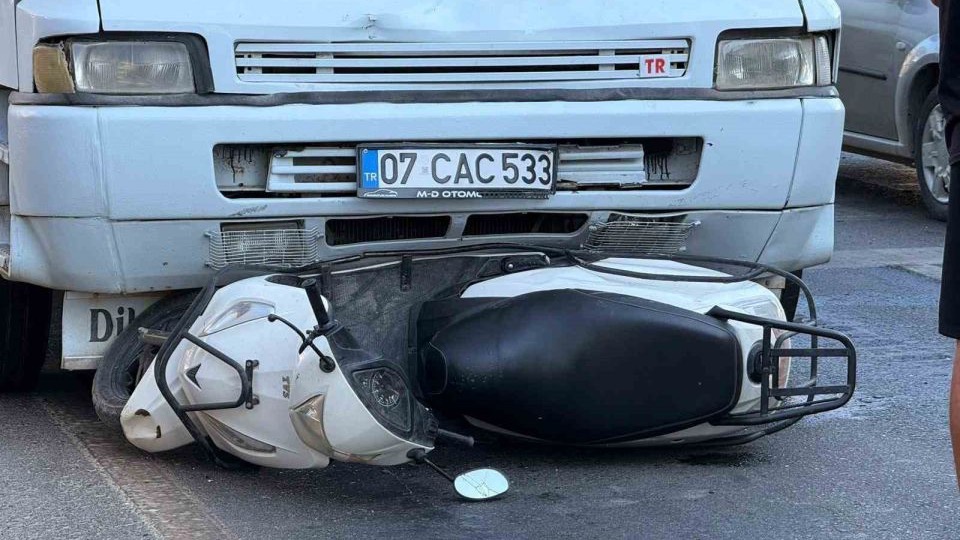 Gazipaşa’da tanker ile motosiklet çarpıştı: Anne ve 2 çocuğu yaralandı