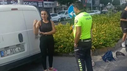 Antalya’da aynı kavşakta 5 dakika arayla iki motosiklet kazası kamerada