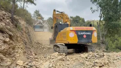 Yıkım kararı çıkan evini 150 metre taşıyıp tapulu arazisine yerleştirdi