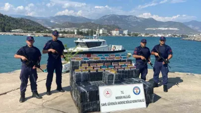 Denizdeki kutulardan 28 bin 500 paket tütün çubuğu çıktı
