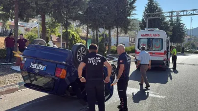Refüje çarpan otomobil takla attı