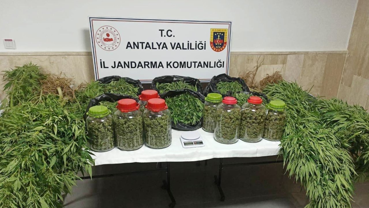 Korkuteli'nde 43 kilo uyuşturucu ele geçirildi