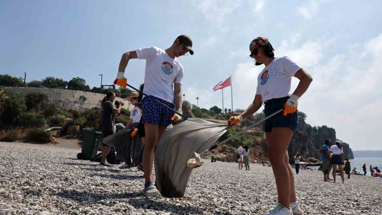 Antalya’da deniz gönüllüleri kıyı temizliğinde buluşacak
