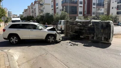Antalya'da cip ile kamyonet kazasında 2 yaralı