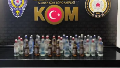 Antalya'da kaçakçılık ve rüşvet operasyonları