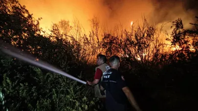 Antalya’da gece boyu yangın alarmı: İtfaiye ekipleri seferber oldu