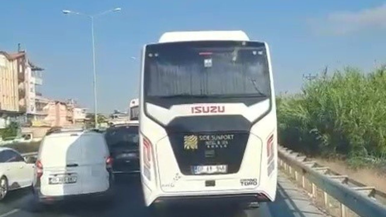Emniyet şeridini kullanan araçlar ambulansa zor anlar yaşattı