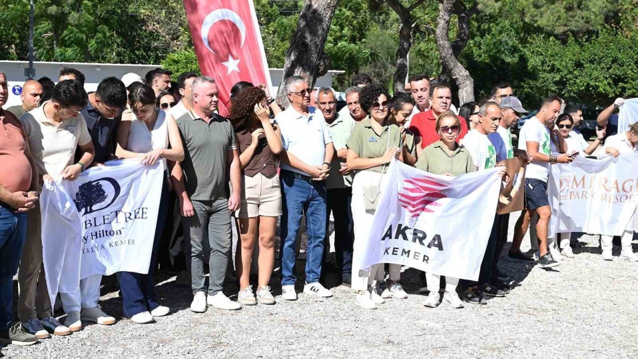 Kemer’de sahil temizliği yapıldı