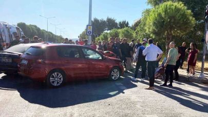 Trafik ışıkları arızalandı, araçlar birbirine girdi