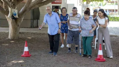 Mersin’de Avrupa Hareketlilik Haftası’na özel 80’ler buluşması düzenlendi