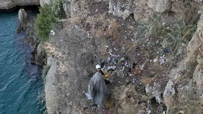 Antalya’da 40 metrelik falezlerde temizlik operasyonu
