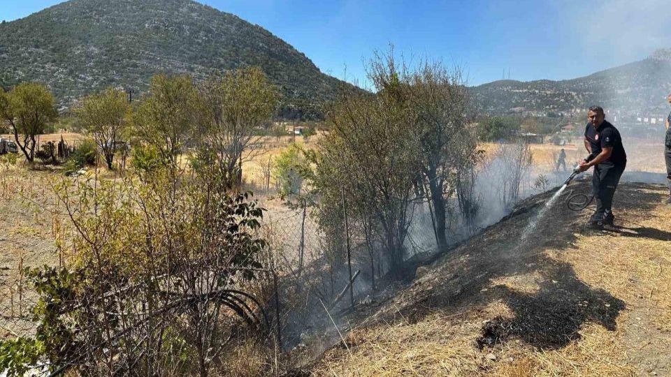 Akseki’de otluk yangın büyümeden söndürüldü