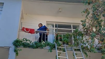 Anahtarını unutan kadının yardımına zabıta yetişti