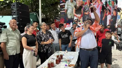 Finike'de Ernez Bal Festivali; 700 gram balı 30 saniyede yedi