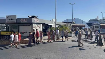 Kruvaziyer gemisi bin 769 yolcu 733 mürettebatlı Alanya’ya demirledi