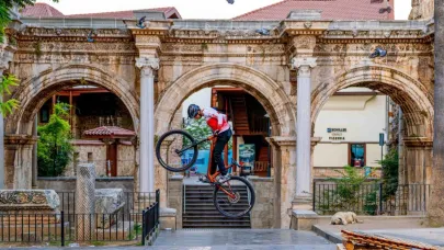 Tarihin dar sokaklarında pedal sesleri