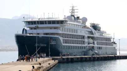 Lüks kruvaziyer ABD'li ve Rus turistleri getirdi