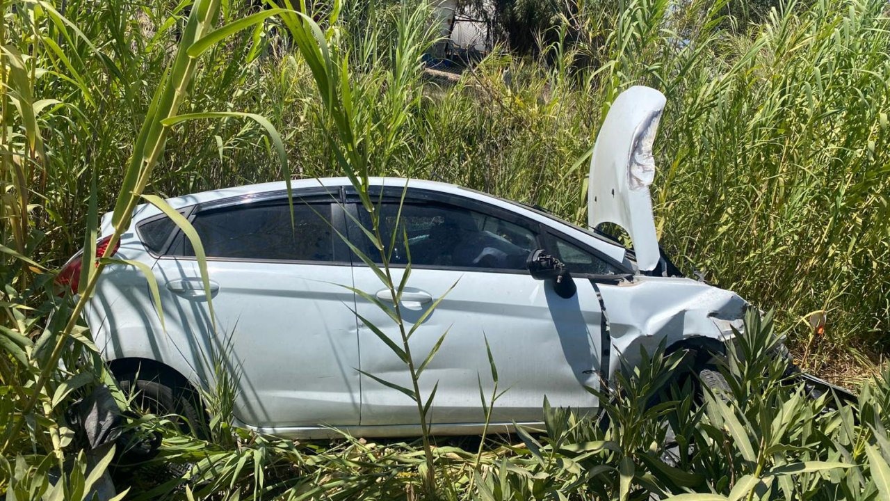 Şarampolden yuvarlanan otomobilin sürücüsü yaralandı
