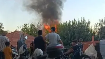 Antalya’da müstakil evdeki yangında çatının çökmesi panik yarattı