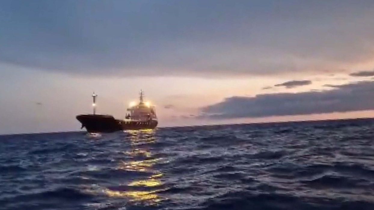 Arızalanan Sumud teknesindeki aktivistlere Türk Donanması yardımcı oldu