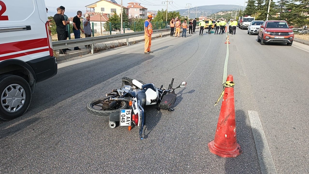 Motosikletiyle bariyere çarpan sürücü hayatını kaybetti