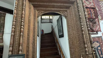 Restorasyon uzmanı iz sürüp, 55 yıldır kayıp 600 yıllık mihrabı buldu