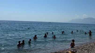 Antalya sahillerinde yoğunluk azalıyor