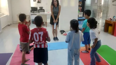 Tekelioğlu İl Halk Kütüphanesi Sevgi Evleri'nden gelen çocuklara kapılarını açtı