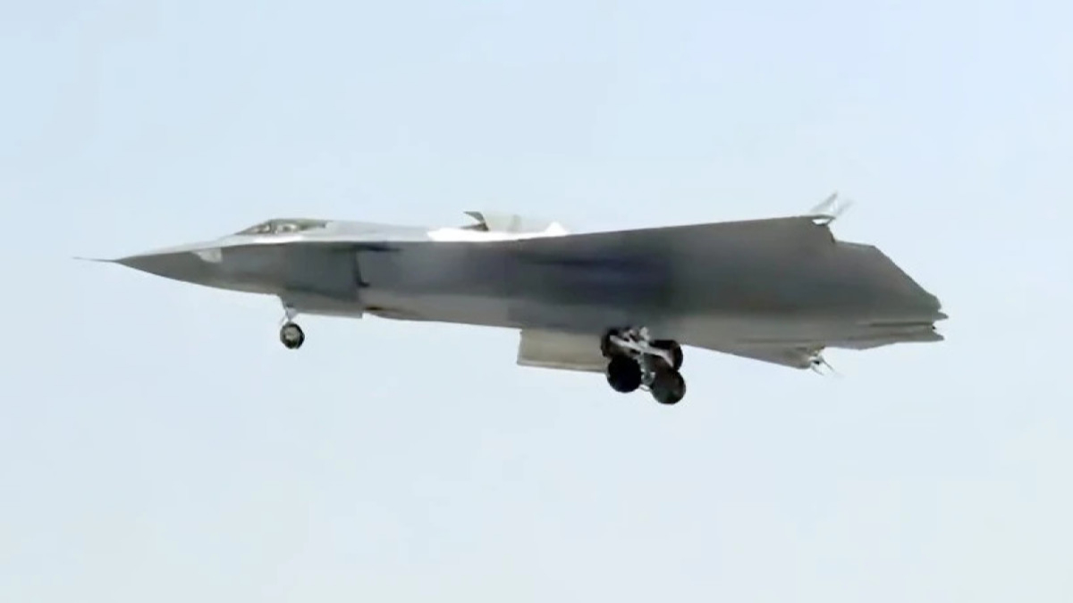 Çin J-36 ile test sürüşü gerçekleştirdi!
