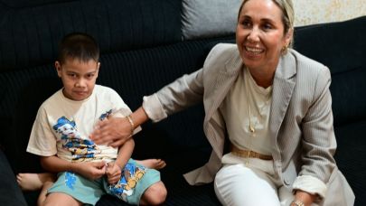 Hastalığına teşhis konulamayan Mert'in yürüyebilmesi için tedaviye başlandı