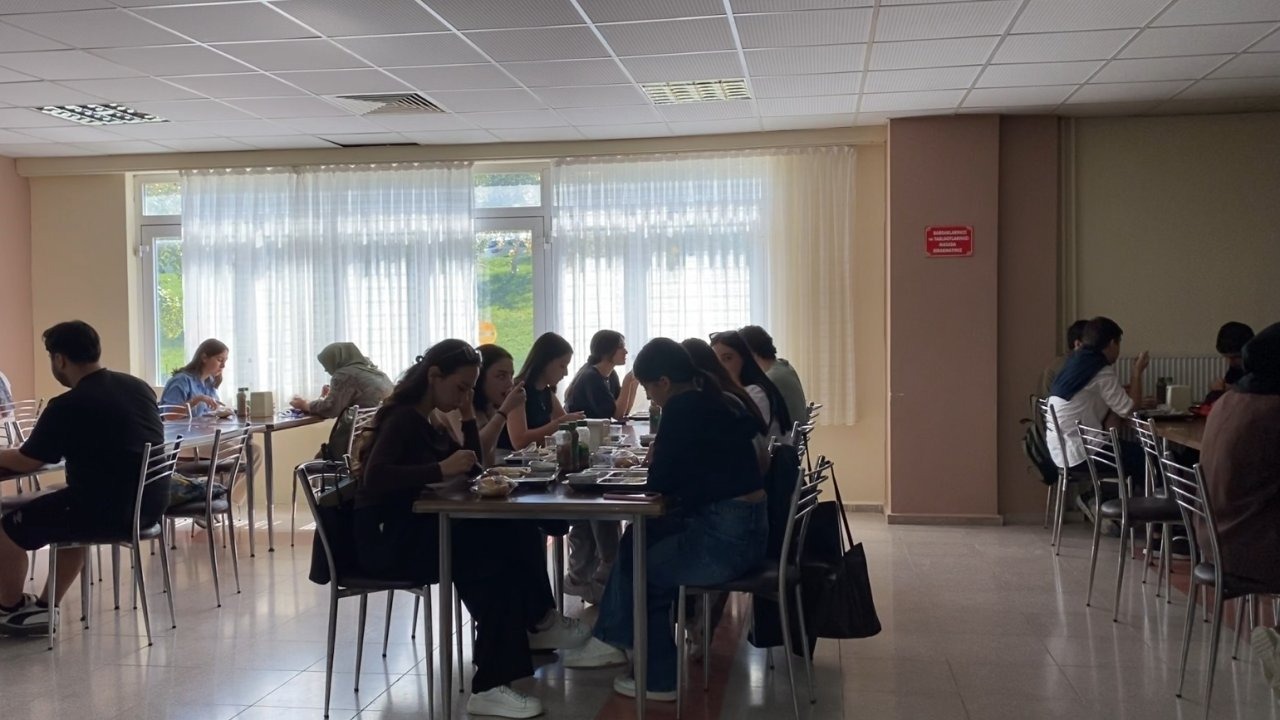 SDÜ’de öğrenciler ’yemekhane fiyatları ve ulaşım’ konularında şikayetçi