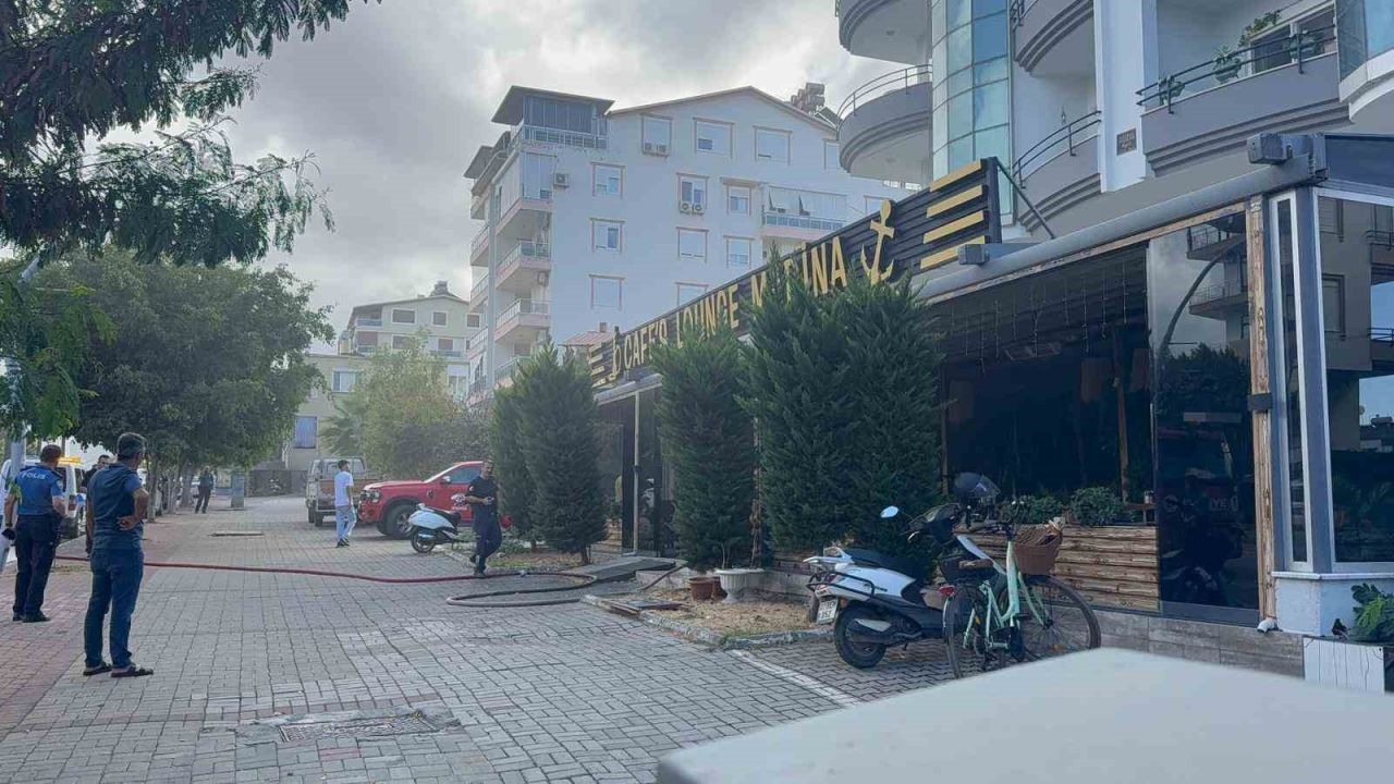 Gazipaşa’da kafe bacasındaki yangını itfaiye ekipleri söndürdü