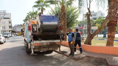 Akdeniz’de çöp konteynerleri dezenfekte ediliyor