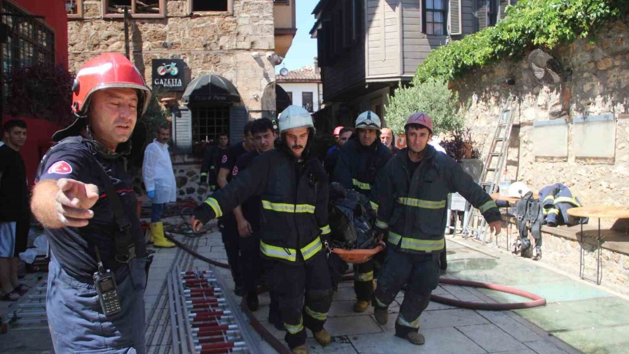 Kaleiçi’nde 2 kişinin öldüğü otel yangını davasında bilirkişi raporu beklenecek