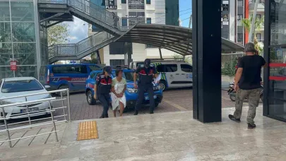 Alanya’da mobilya dükkanını ve kullanılmayan yolcu taşıma servisini ateşe veren kadın yakalandı
