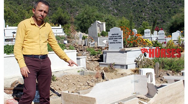 3 mezar parçalandı