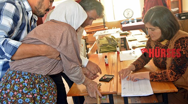 85 YAŞINDA SANDIKTA ÇİLE ÇEKTİ