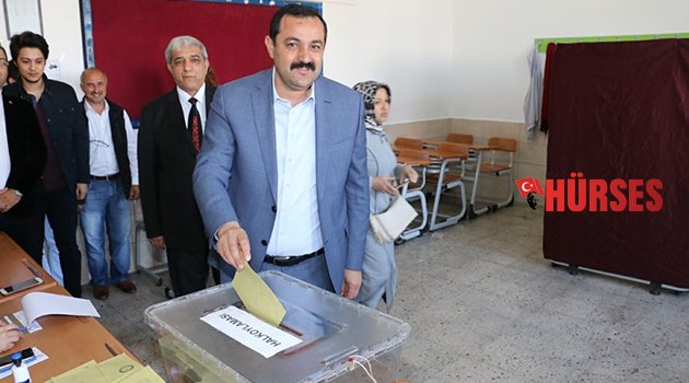 AK PARTİ İL BAŞKANI SÜMER OYUNU KULLANDI