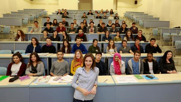 ALANINDAKİ EN GENÇ KADIN PROFESÖR