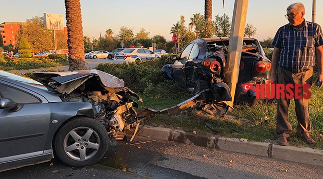 Alanya'da 2 otomobil çarpıştı