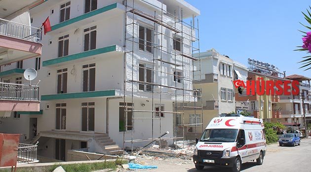 Alçı ustası iskeleden düştü