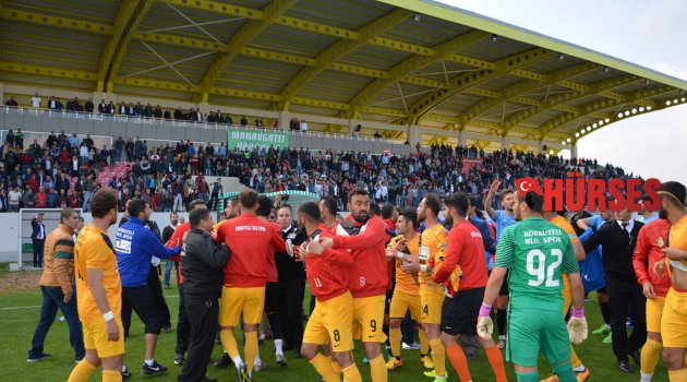 AMATÖR MAÇTA SAHA KARIŞTI