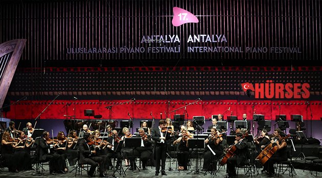 ANTALYA’DA 16 MİLYON DOLARLIK MÜZİK ZİYAFETİ